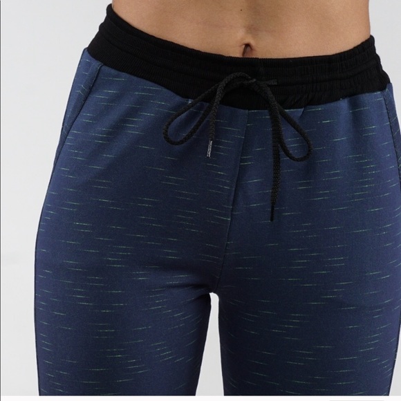 Lightweight Drawstring Joggers w/pockets - Picture 3 of 3